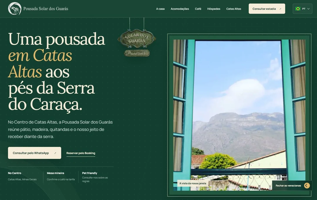 Página da Solar dos Guarás no computador: texto à esquerda e janela com vista da serra à direita.